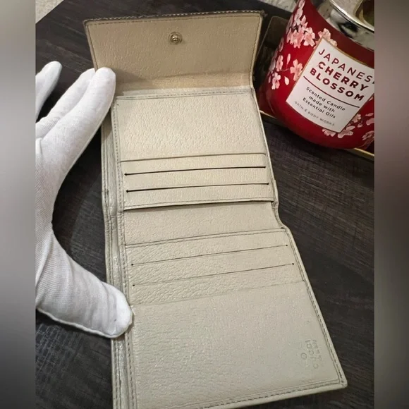 ⭐️Gucci Eclipse Compact Canvass Wallet Gold Tone Hardware 2 Snap Closures - Picture 4 of 15